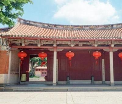 旅游:它是泉州市主要文化古迹之一,东南地区最大的文庙建筑群