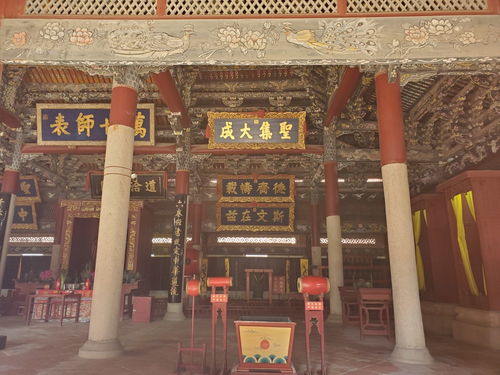 福建泉州有条特别的老街,藏有三种不同宗教寺院,千年来相安无事